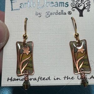 Flower dangle earrings